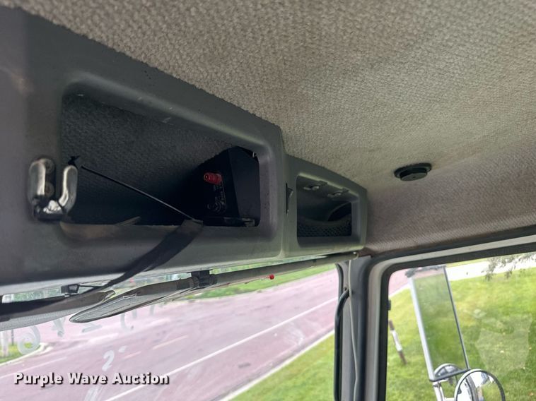 image for item EB2973 2012 Mack CHU613 semi truck