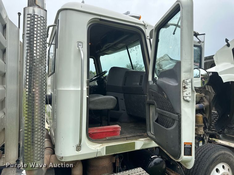 image for item EB2973 2012 Mack CHU613 semi truck