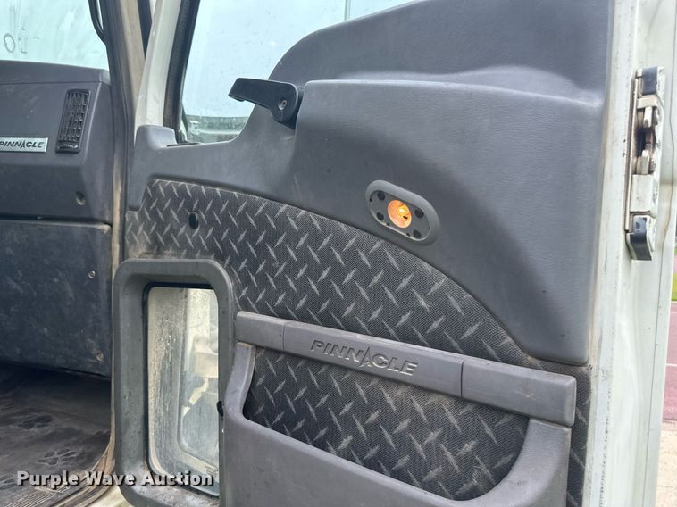 image for item EB2973 2012 Mack CHU613 semi truck