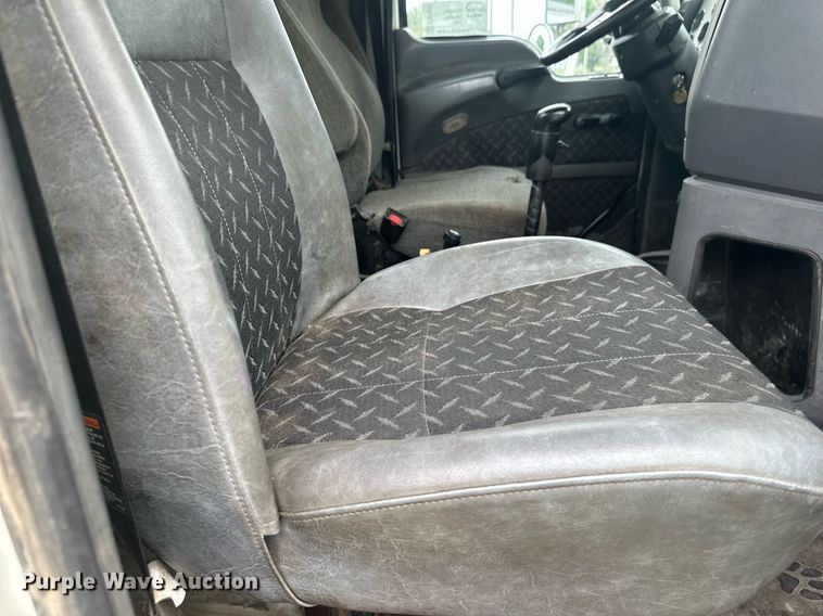 image for item EB2973 2012 Mack CHU613 semi truck