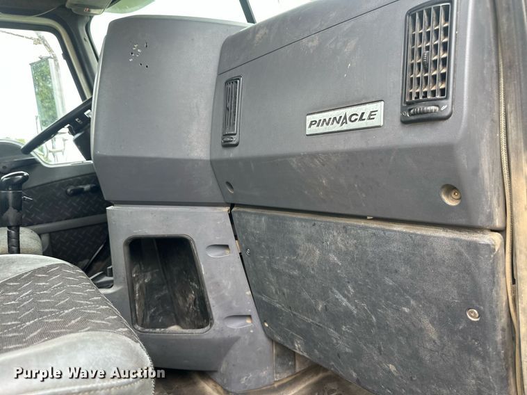 image for item EB2973 2012 Mack CHU613 semi truck