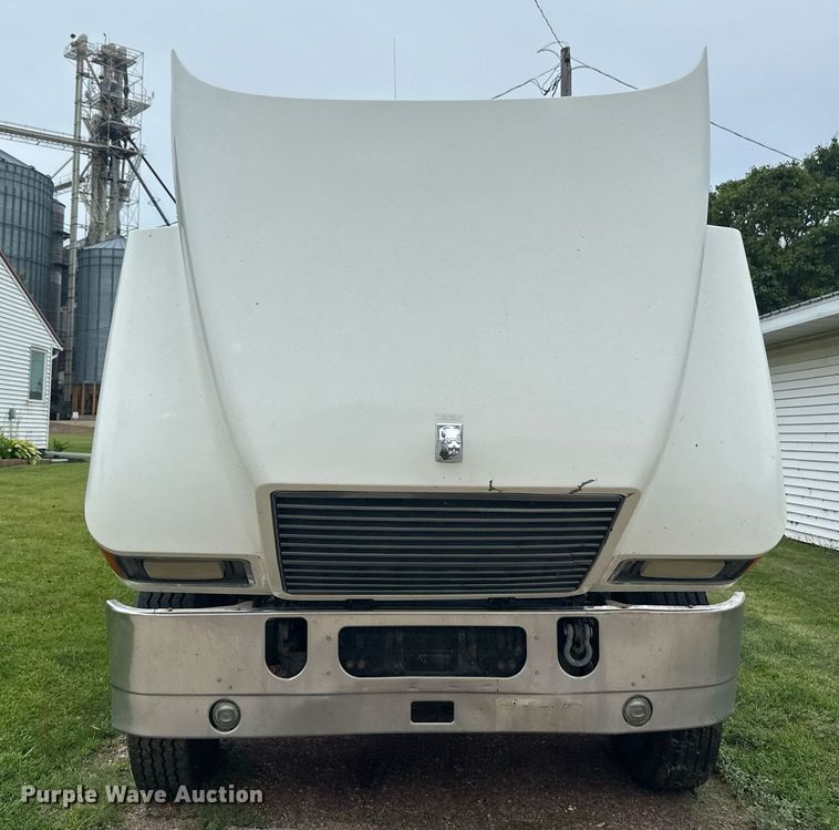 image for item EB2973 2012 Mack CHU613 semi truck