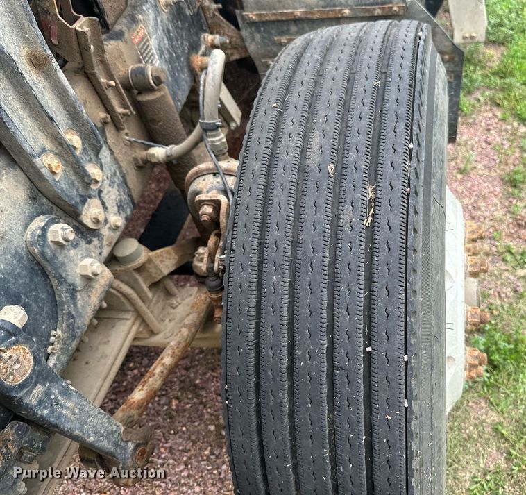 image for item EB2973 2012 Mack CHU613 semi truck