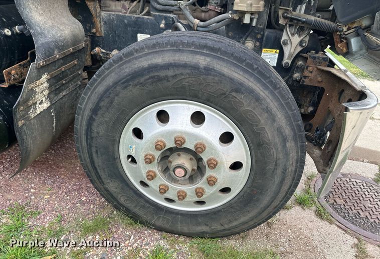 image for item EB2973 2012 Mack CHU613 semi truck