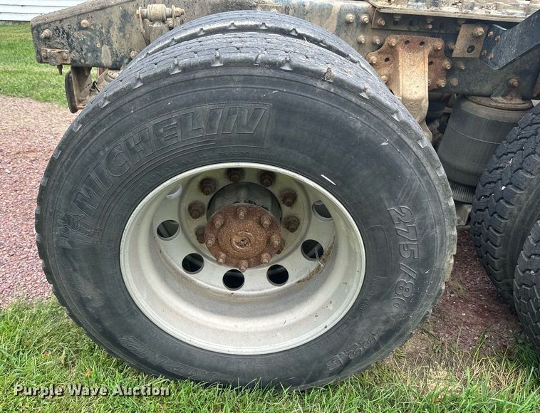 image for item EB2973 2012 Mack CHU613 semi truck