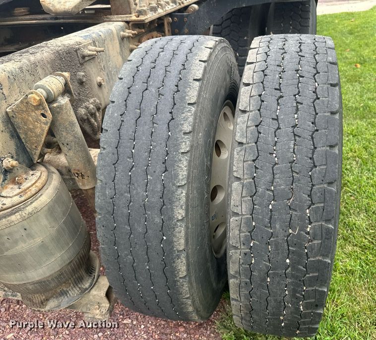 image for item EB2973 2012 Mack CHU613 semi truck