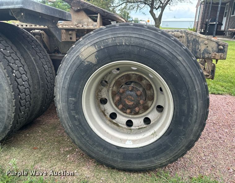 image for item EB2973 2012 Mack CHU613 semi truck