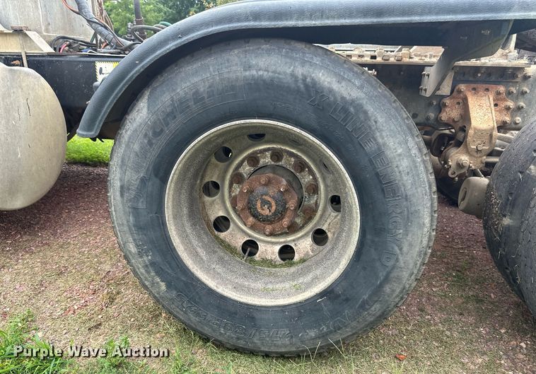 image for item EB2973 2012 Mack CHU613 semi truck