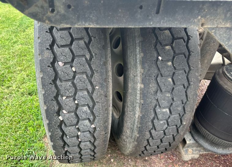 image for item EB2973 2012 Mack CHU613 semi truck