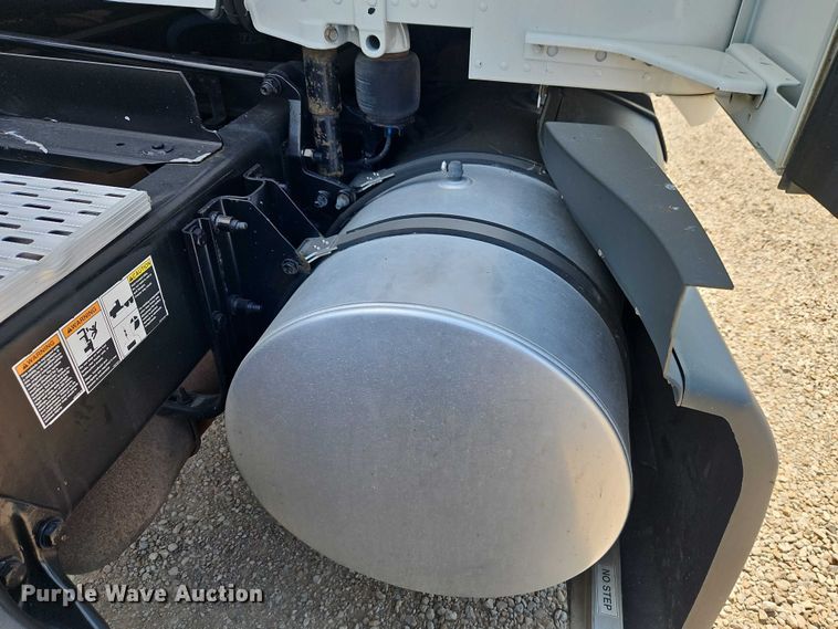 image for item EB8215 2018 Kenworth T680 semi truck