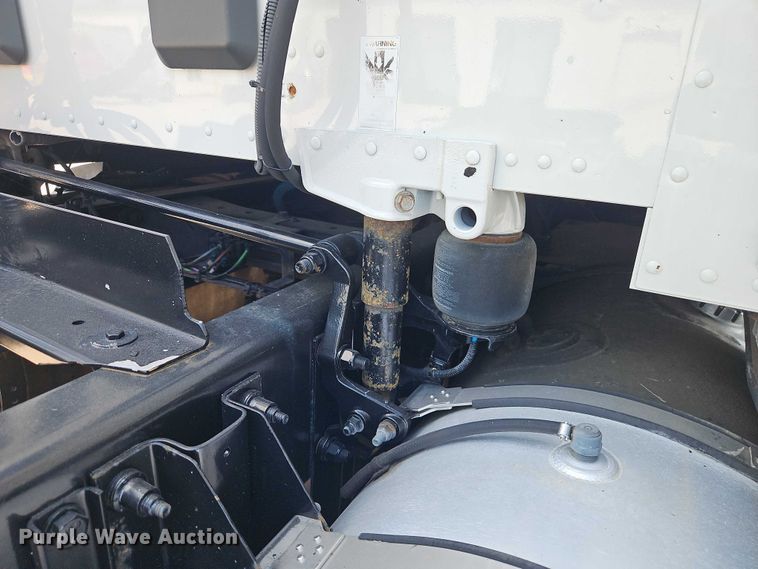 image for item EB8215 2018 Kenworth T680 semi truck