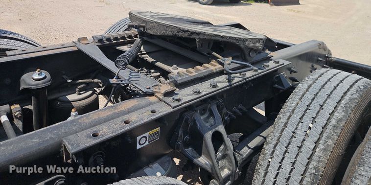 image for item EB8215 2018 Kenworth T680 semi truck