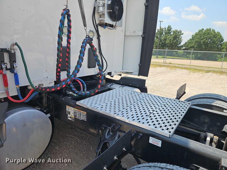 image for item EB8215 2018 Kenworth T680 semi truck