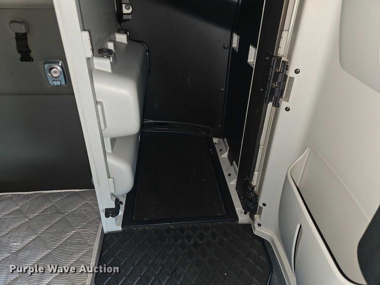 image for item EB8215 2018 Kenworth T680 semi truck