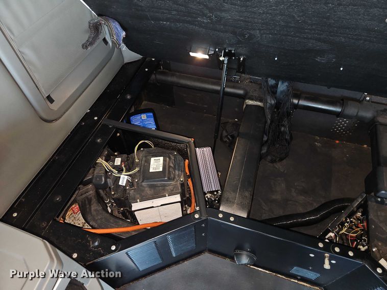 image for item EB8215 2018 Kenworth T680 semi truck