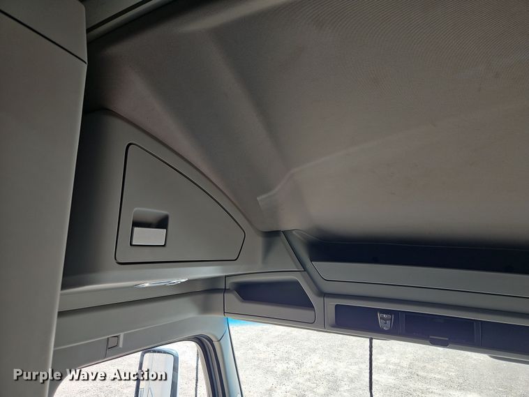 image for item EB8215 2018 Kenworth T680 semi truck