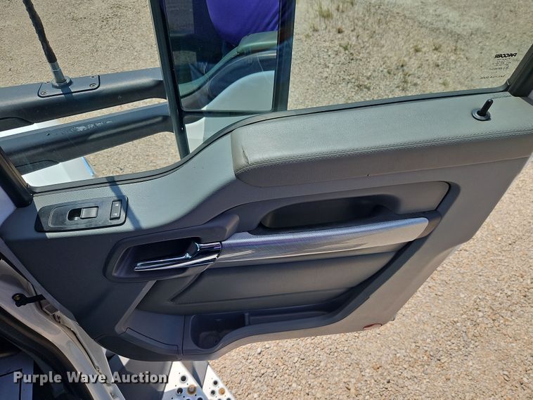 image for item EB8215 2018 Kenworth T680 semi truck