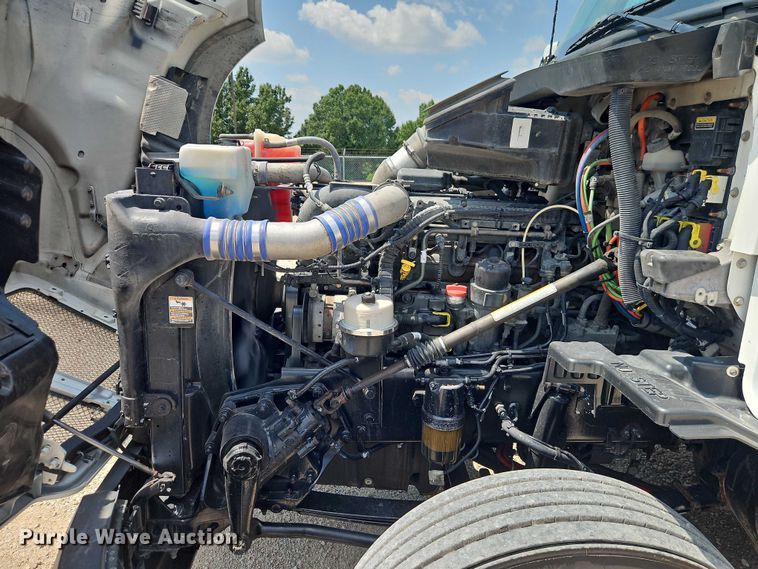 image for item EB8215 2018 Kenworth T680 semi truck