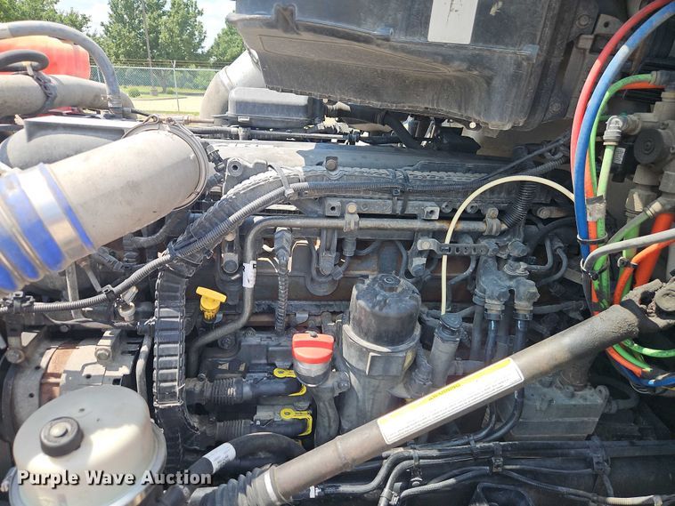 image for item EB8215 2018 Kenworth T680 semi truck