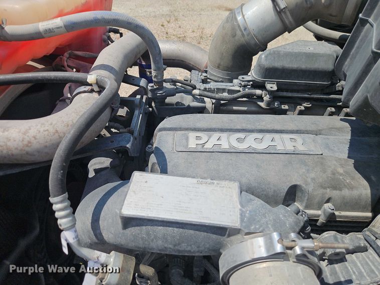 image for item EB8215 2018 Kenworth T680 semi truck