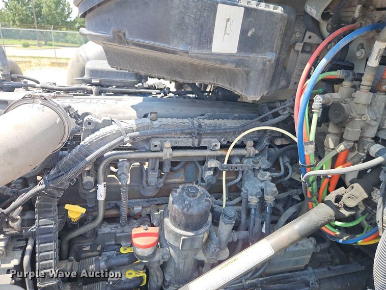 image for item EB8215 2018 Kenworth T680 semi truck