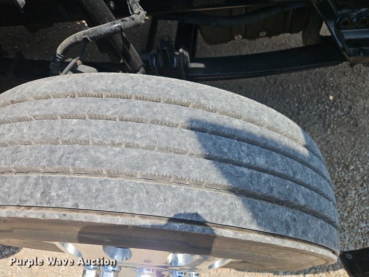 image for item EB8215 2018 Kenworth T680 semi truck