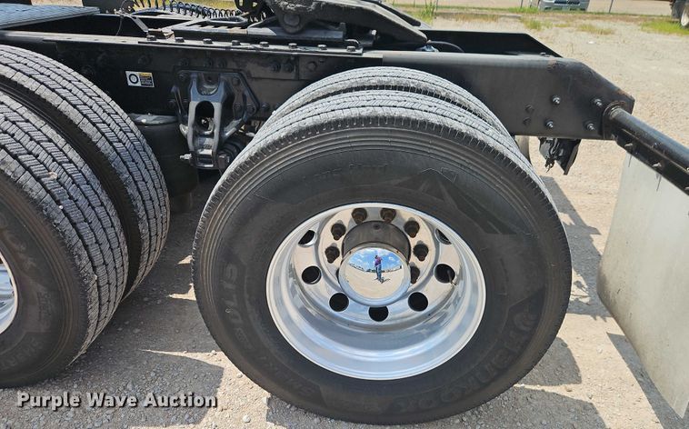 image for item EB8215 2018 Kenworth T680 semi truck