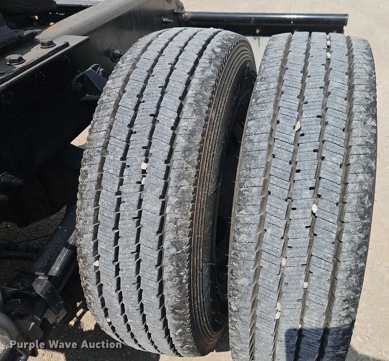 image for item EB8215 2018 Kenworth T680 semi truck