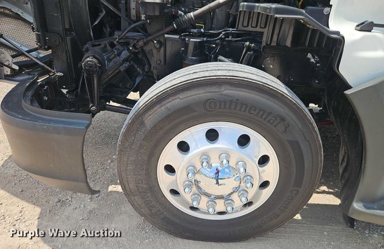 image for item EB8215 2018 Kenworth T680 semi truck