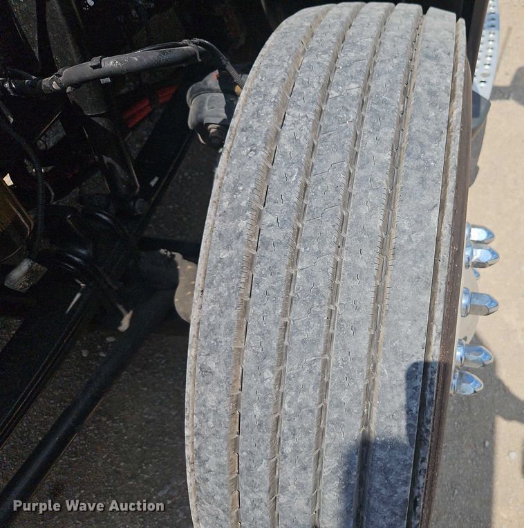 image for item EB8215 2018 Kenworth T680 semi truck