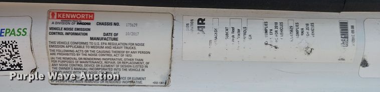 image for item EB8215 2018 Kenworth T680 semi truck