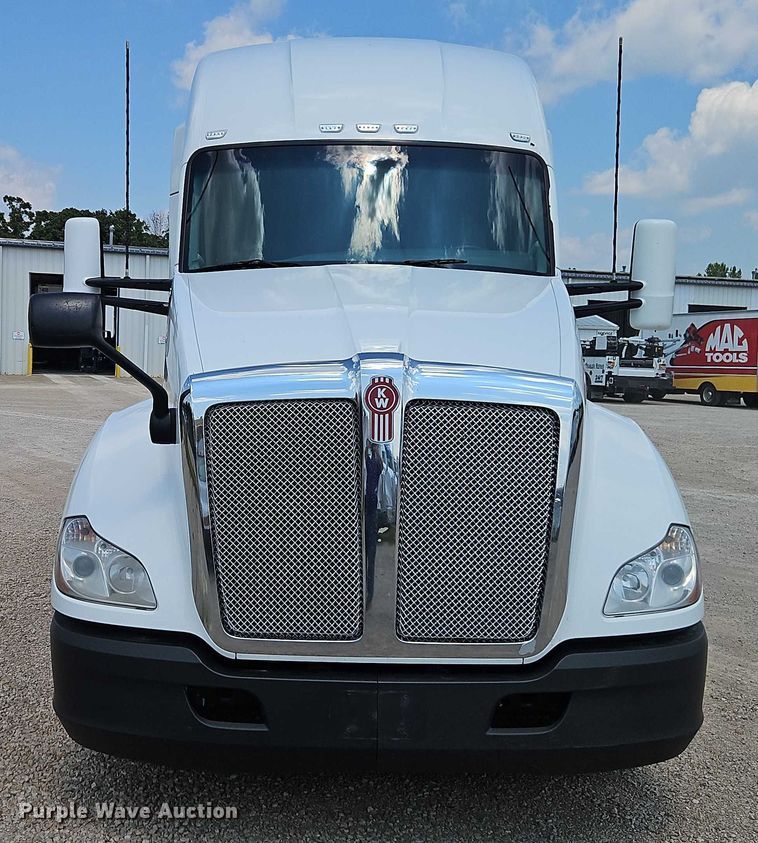 CAMIóN CAMAROTE 2018 KENWORTH