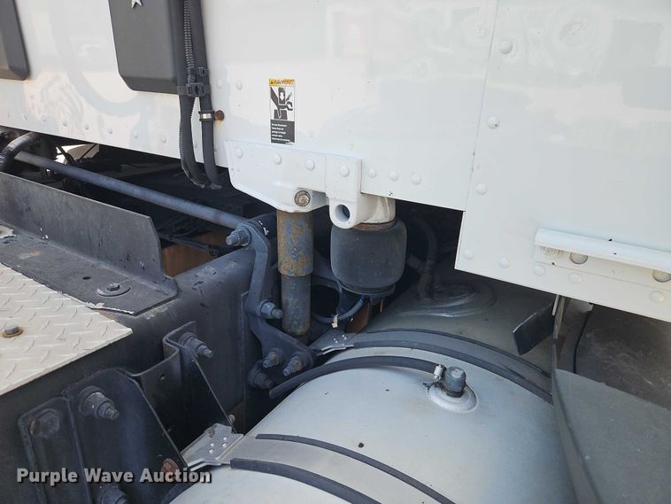 image for item EB8216 2018 Kenworth T680 semi truck