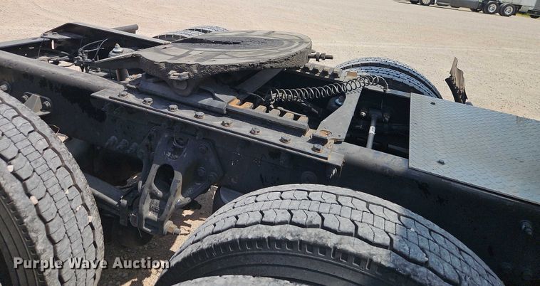 image for item EB8216 2018 Kenworth T680 semi truck