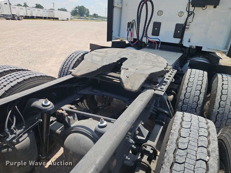 image for item EB8216 2018 Kenworth T680 semi truck