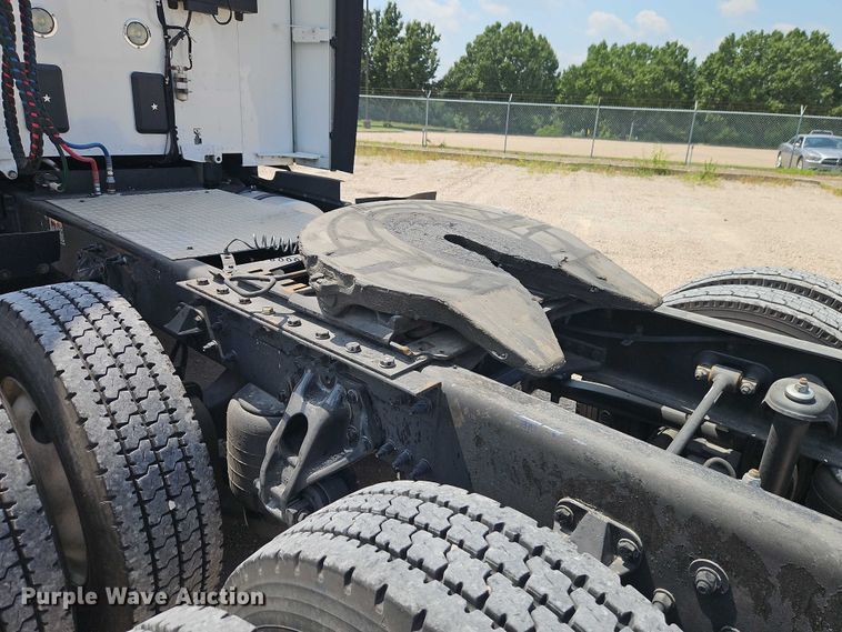 image for item EB8216 2018 Kenworth T680 semi truck