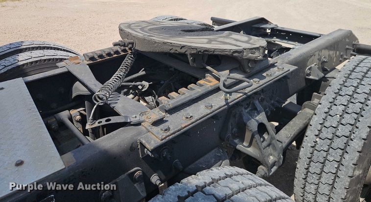 image for item EB8216 2018 Kenworth T680 semi truck