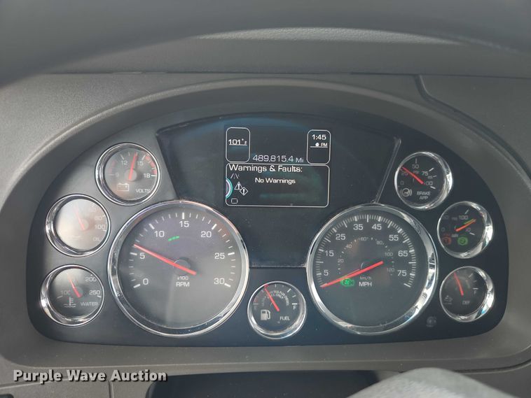 image for item EB8216 2018 Kenworth T680 semi truck