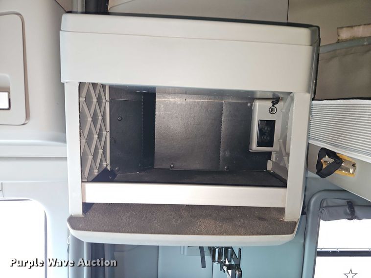 image for item EB8216 2018 Kenworth T680 semi truck