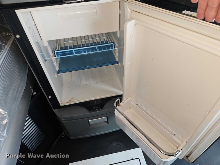 image for item EB8216 2018 Kenworth T680 semi truck