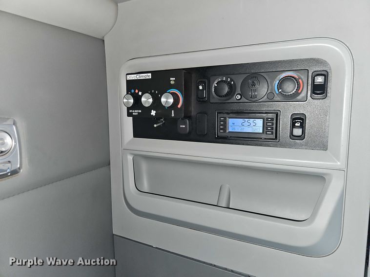 image for item EB8216 2018 Kenworth T680 semi truck