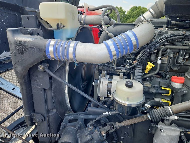 image for item EB8216 2018 Kenworth T680 semi truck