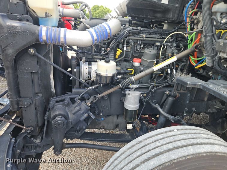 image for item EB8216 2018 Kenworth T680 semi truck