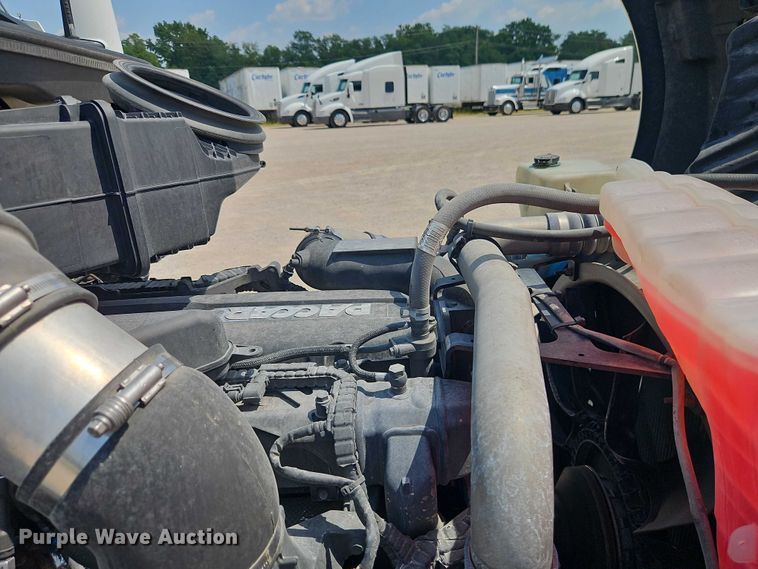 image for item EB8216 2018 Kenworth T680 semi truck