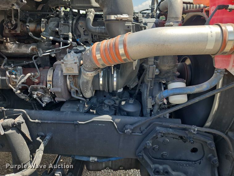 image for item EB8216 2018 Kenworth T680 semi truck