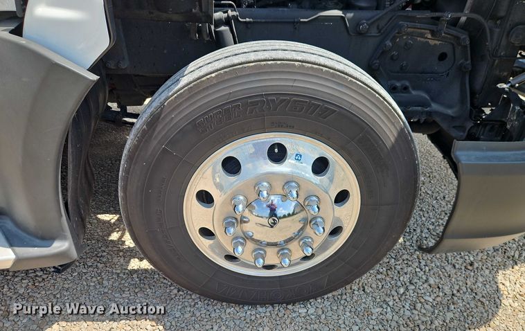 image for item EB8216 2018 Kenworth T680 semi truck