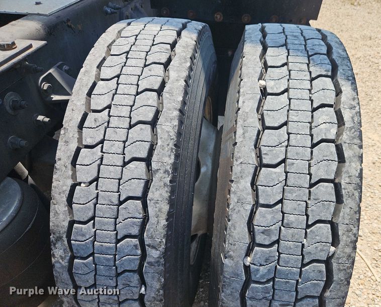 image for item EB8216 2018 Kenworth T680 semi truck