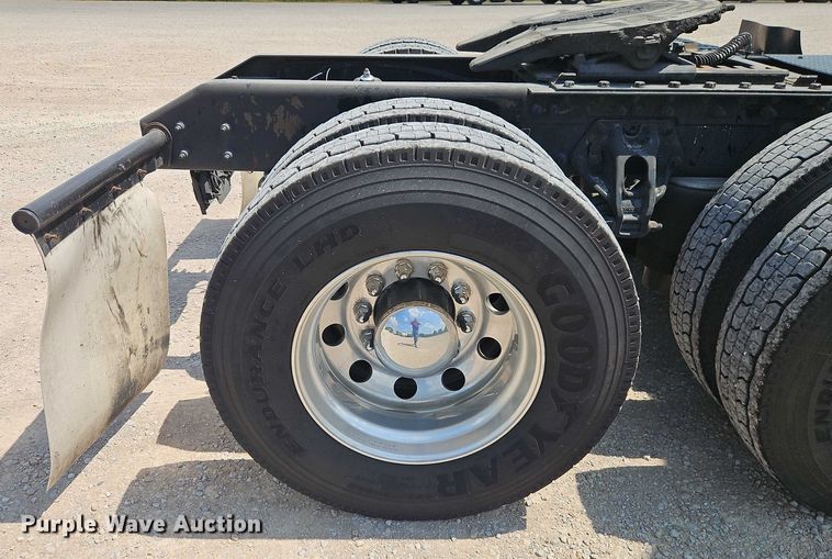 image for item EB8216 2018 Kenworth T680 semi truck