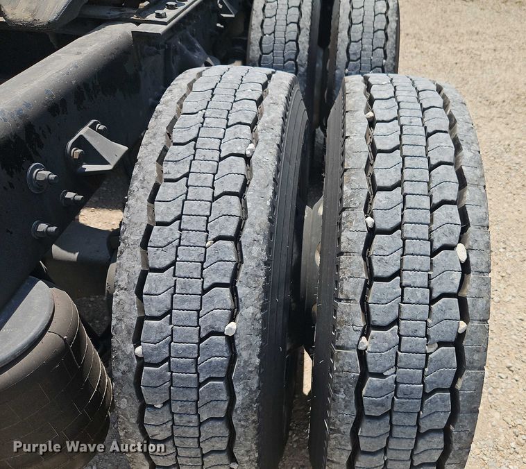 image for item EB8216 2018 Kenworth T680 semi truck