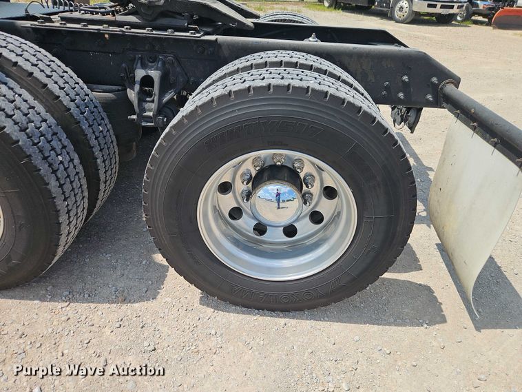 image for item EB8216 2018 Kenworth T680 semi truck